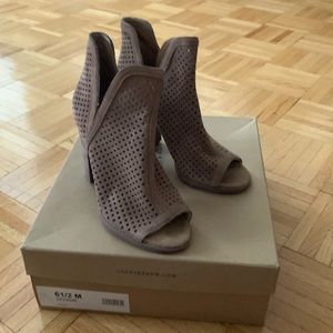 Lucky brand sesame Larise size 6.5 suede open toe bootie